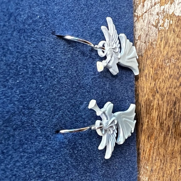 Avon 2001 : white iridescent Angel earrings - Picture 4 of 15